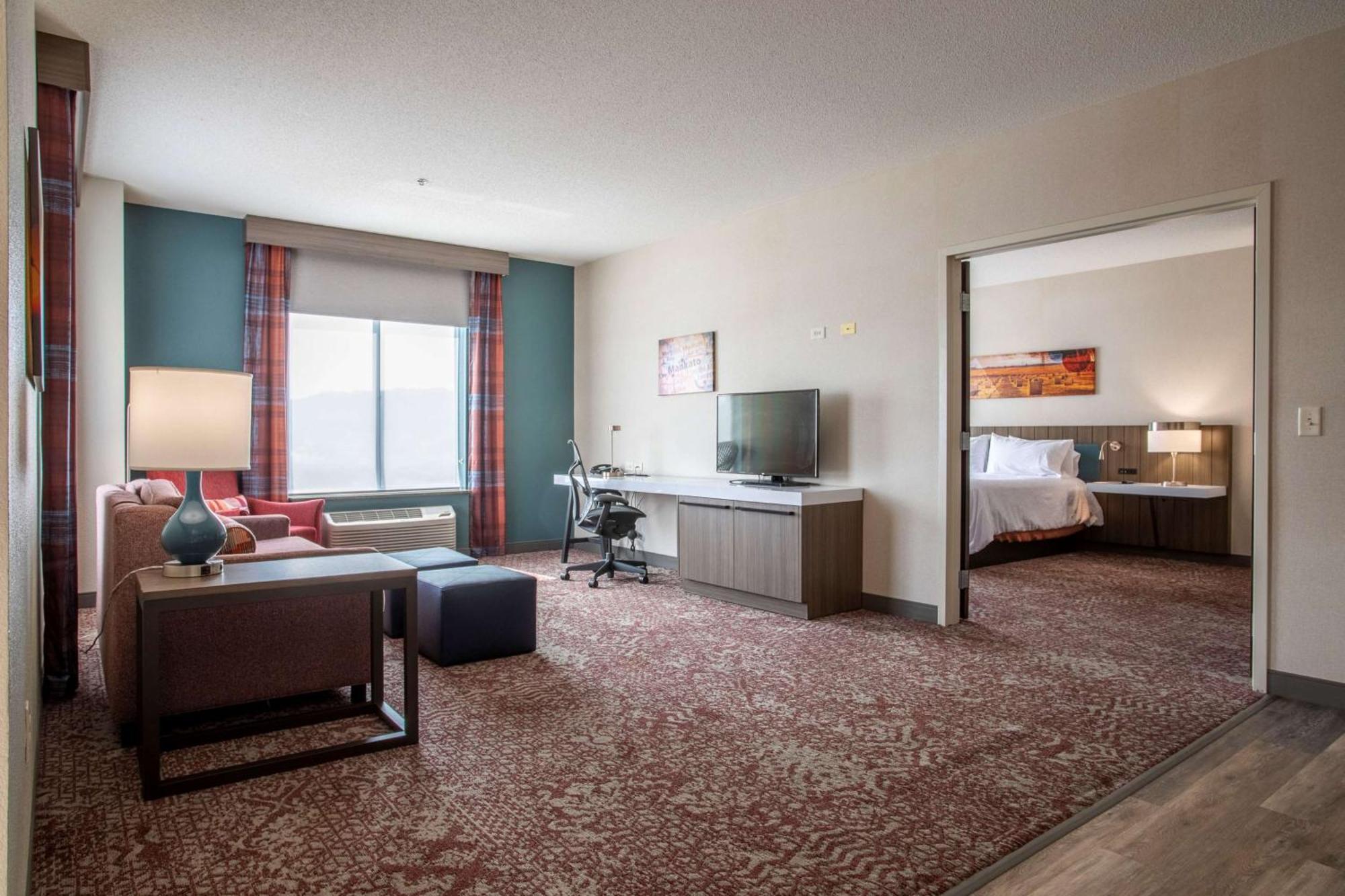 Deluxe One-Bedroom King Suite,1557459064:JPEG